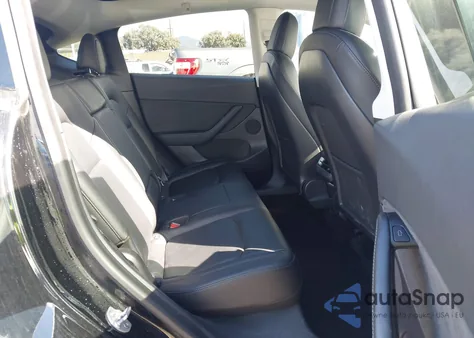 2021 Tesla Model Y Performance Dual Motor All-Wheel Drive z USA, uszkodzony, nr VIN 5YJYGDEF7MF151301